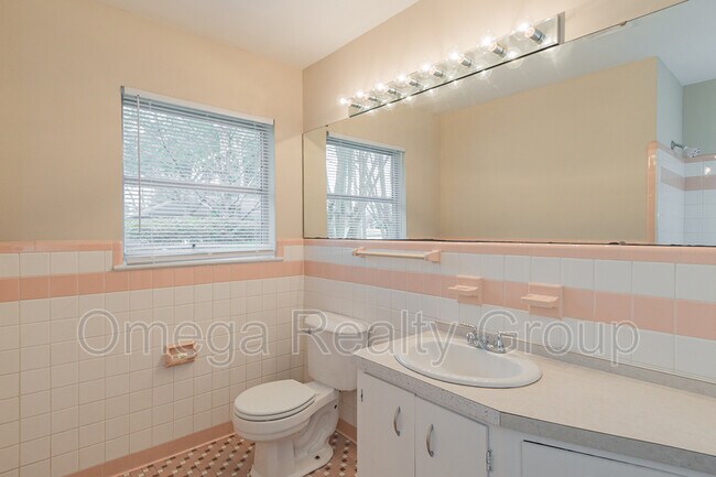 Building Photo - 1861 Gillespie Dr