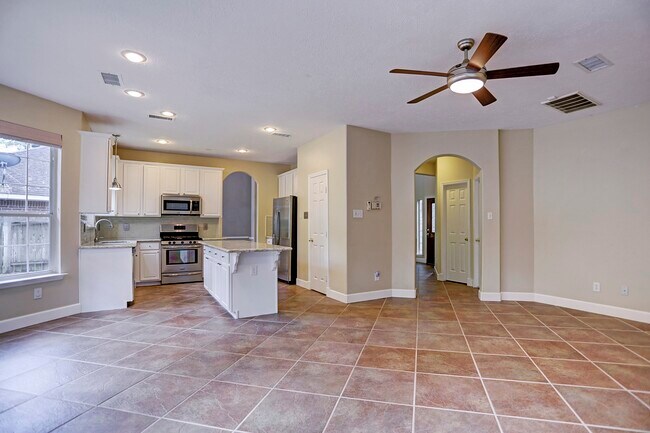 Building Photo - 147 N Willow Point Cir