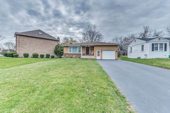 Building Photo - 645 Justina St