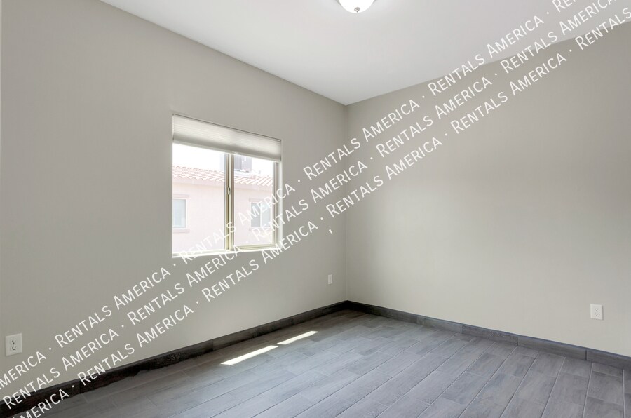 Building Photo - 820 E 35th St