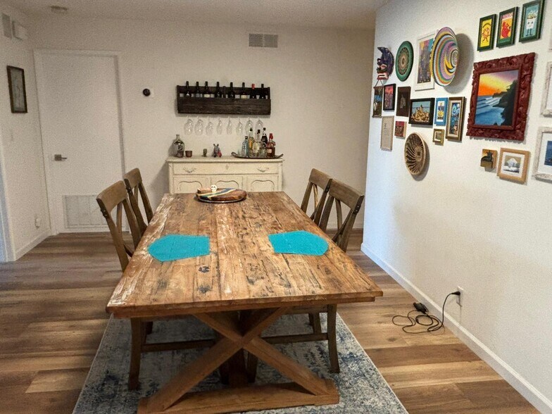 Building Photo - 310 Tahiti Way