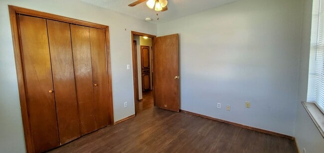Building Photo - 3 Bedroom 1.5 Bath with Garage