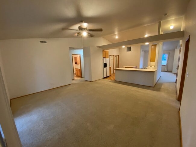 Building Photo - 8807 W Bonnie Ave