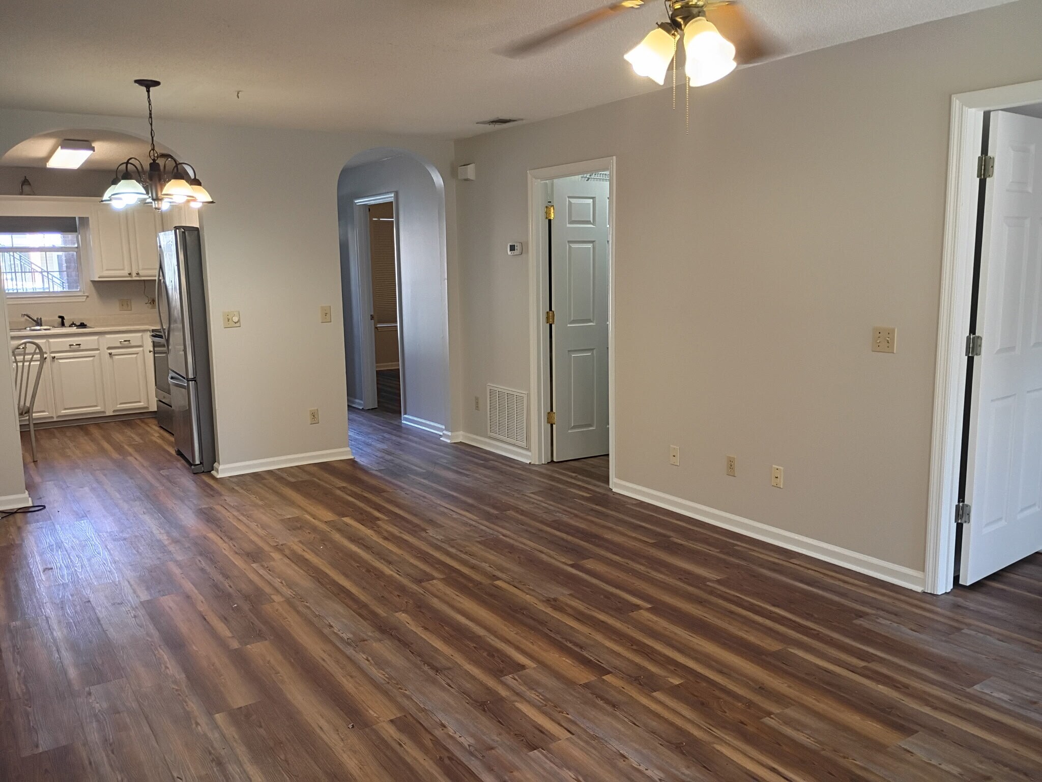 Building Photo - 211 Edgewater Rd