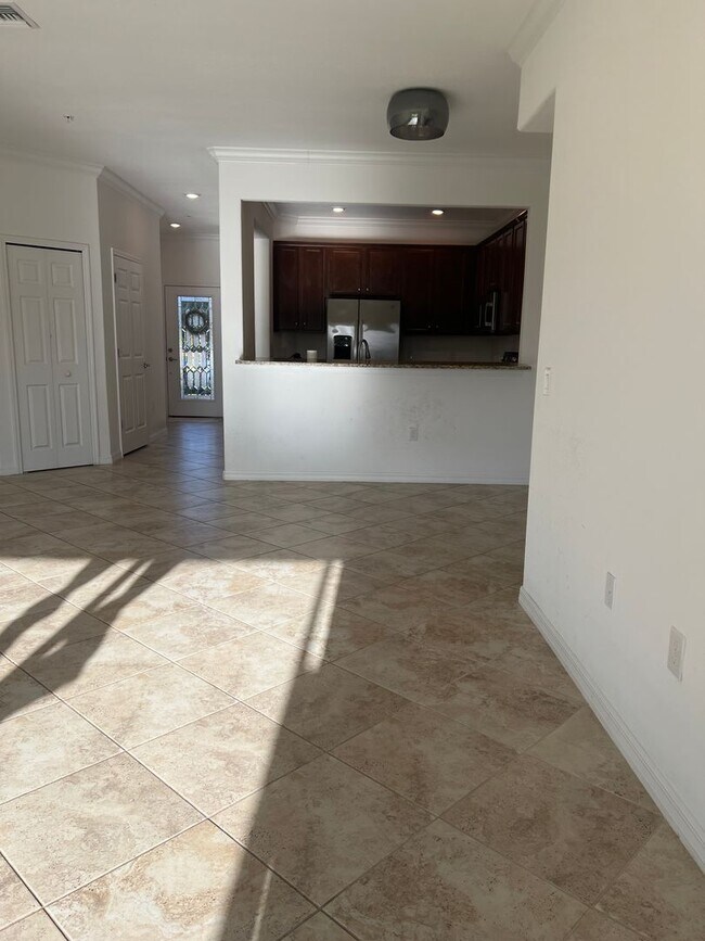 Building Photo - 3BR/2.5BA/1CG Townhome in Gran Paradiso