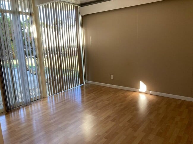 Building Photo - 15 Turtle Bay Pl