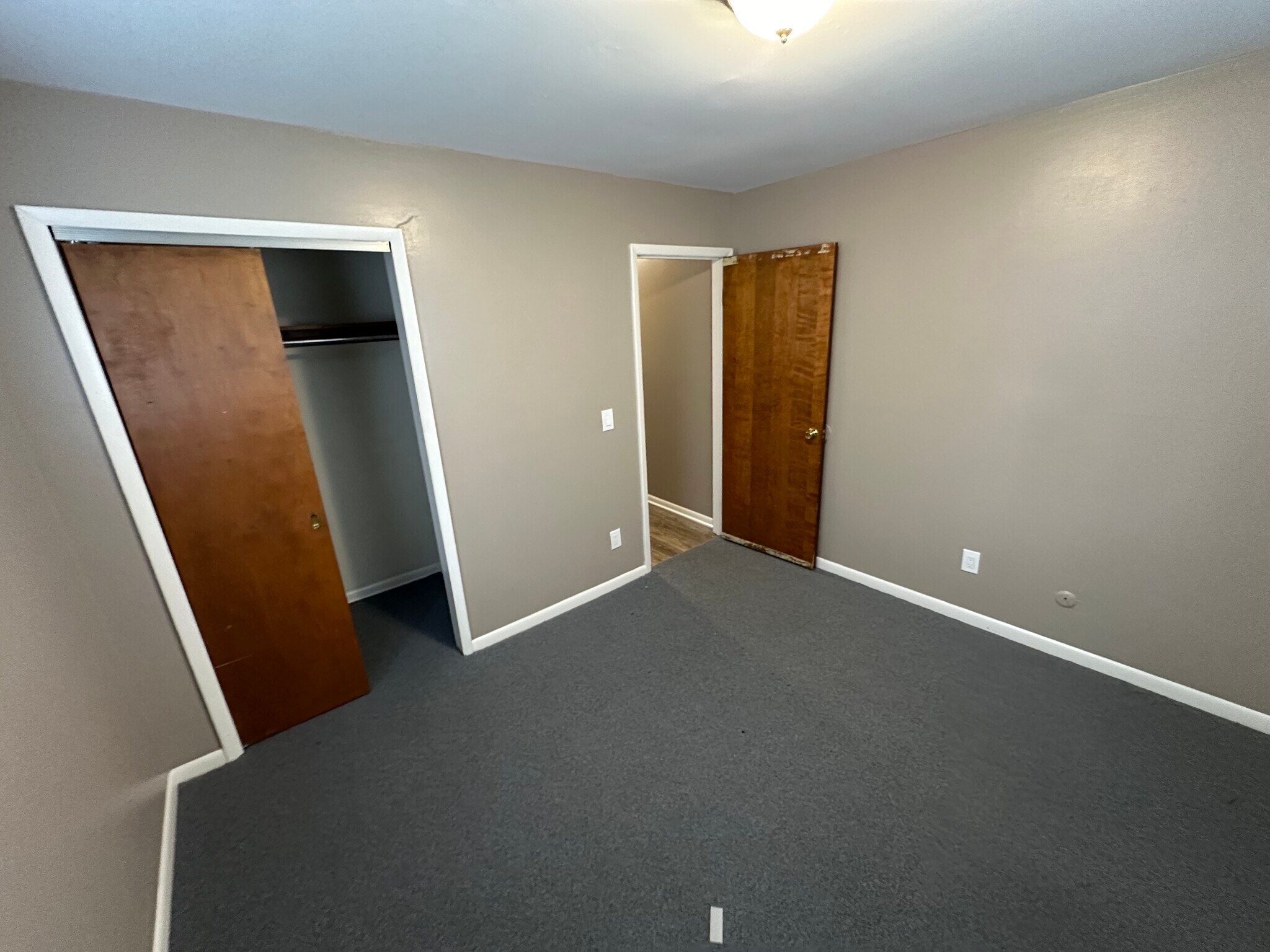 NOTE: Photos are of unit 2 - 4115 Roosevelt Blvd