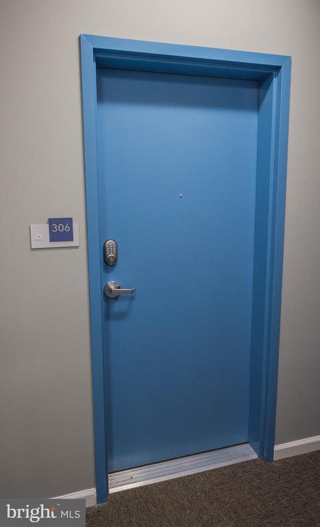 Building Photo - 218 W Main St