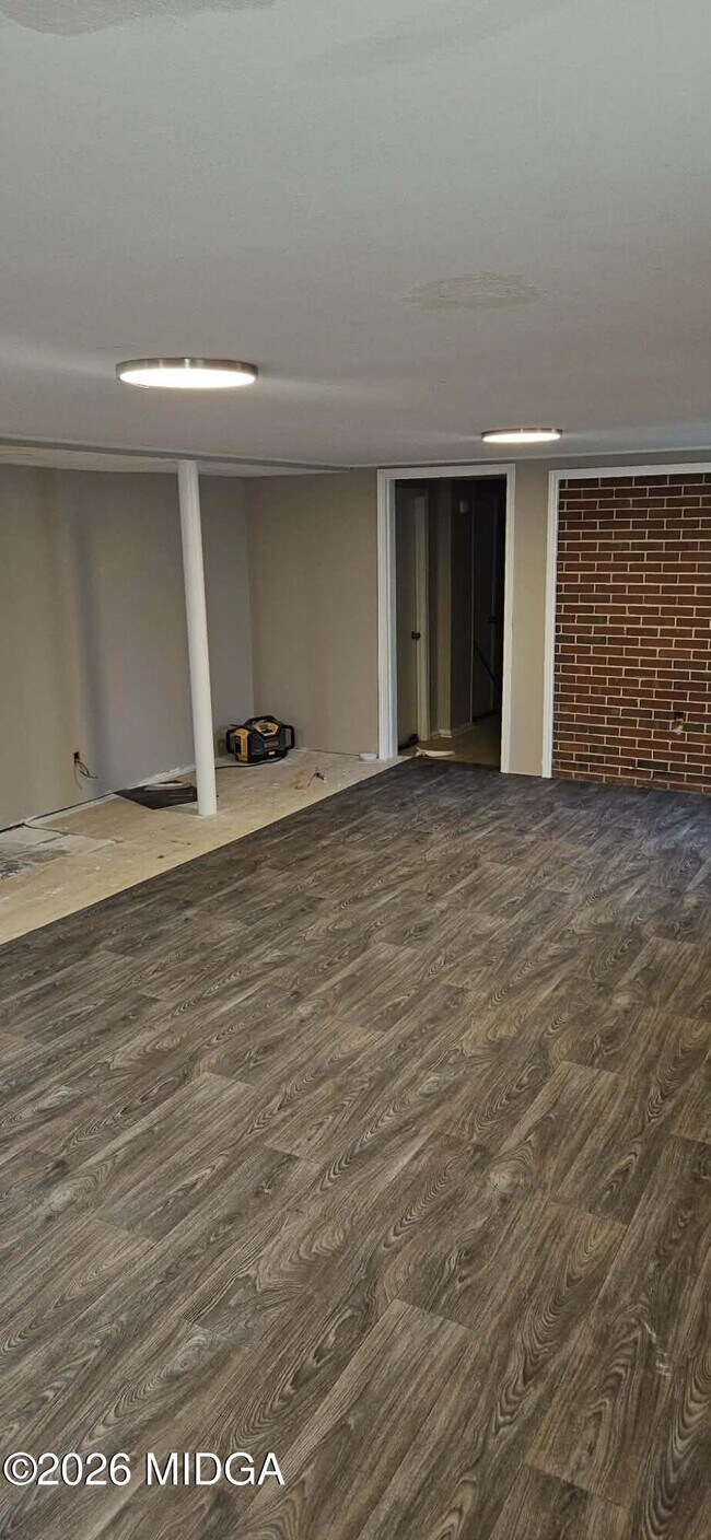 Building Photo - 912 Dogwood Cir