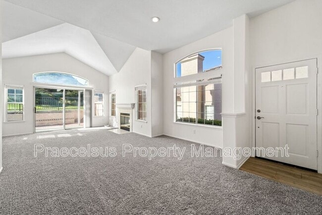 Building Photo - 2394-A Greenbriar Dr