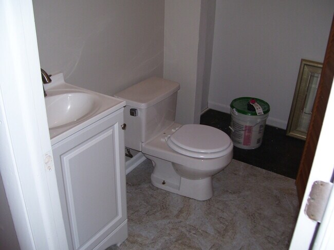 Building Photo - 260 Juniper Ln