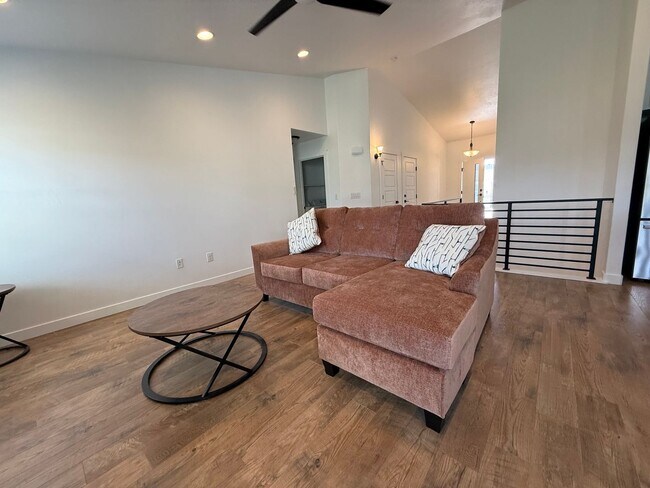 Building Photo - 881 W Sagewood Dr