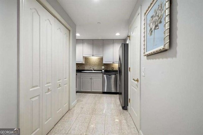 Building Photo - 195 14th St NE