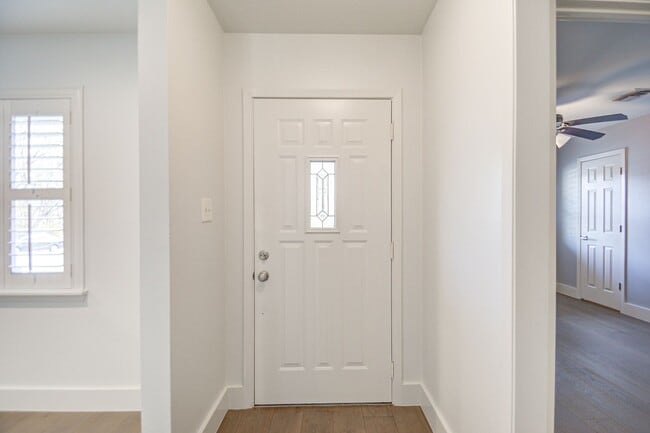 Building Photo - Beautiful 3 Bedroom 2 Bath Home in Meyerla...