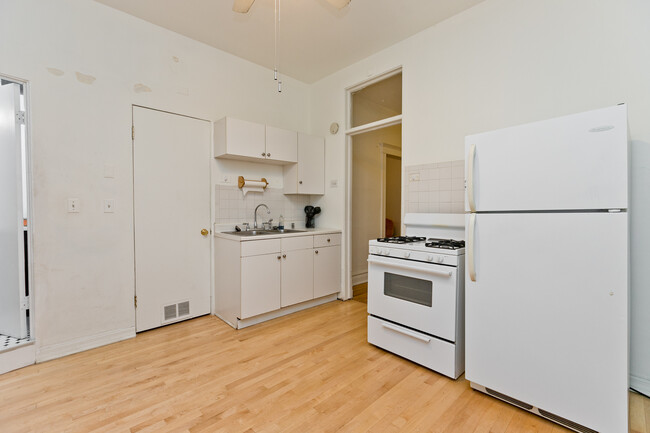 Building Photo - 1037 S Racine Ave