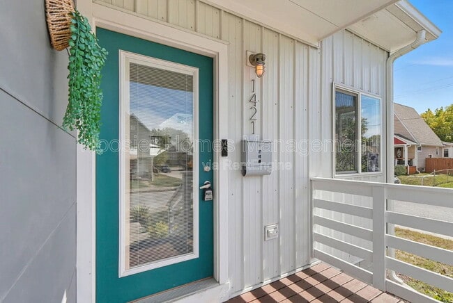 Building Photo - 1421 Leonard St