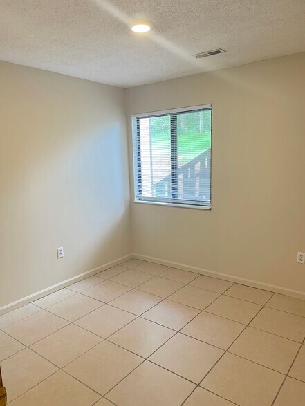 Bedroom - 501 State Hwy 47