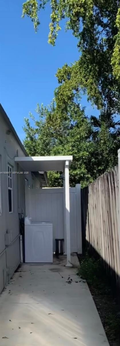 Building Photo - 1625 Dewey St