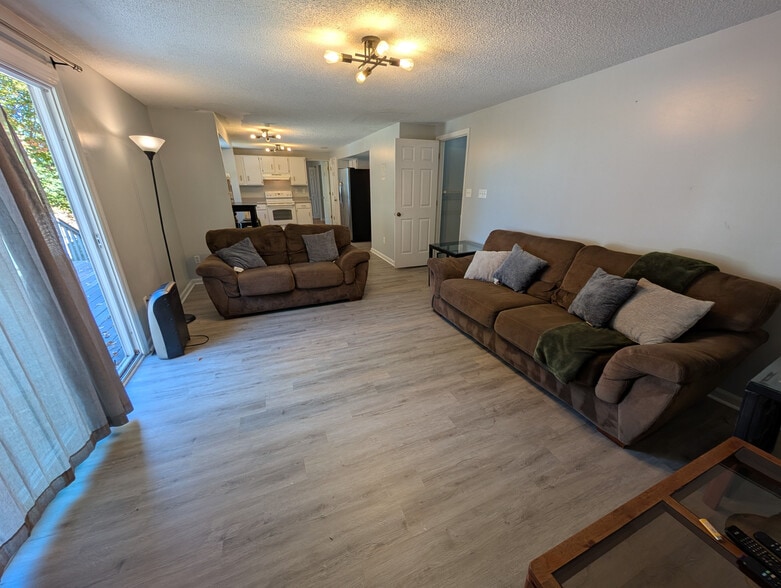 Building Photo - Room in House on Flint Glenn Ln