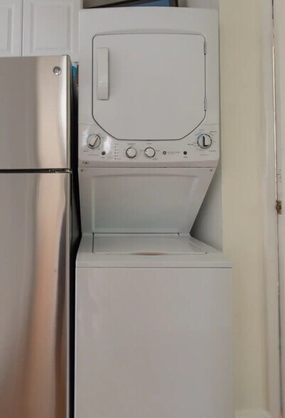 Building Photo - 1136 45th St NE