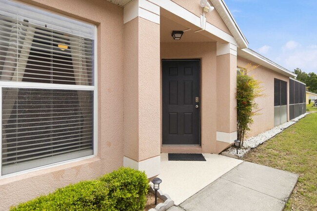 Building Photo - Single Family Home in Davenport now Available For Rent!