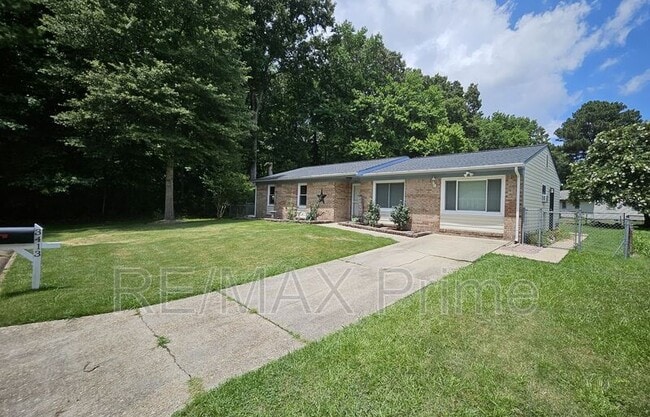 Building Photo - 3413 Newport Dr