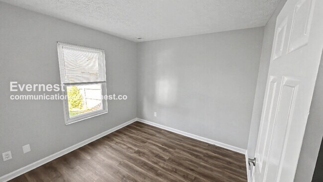 Building Photo - 1475 Pineland Ct