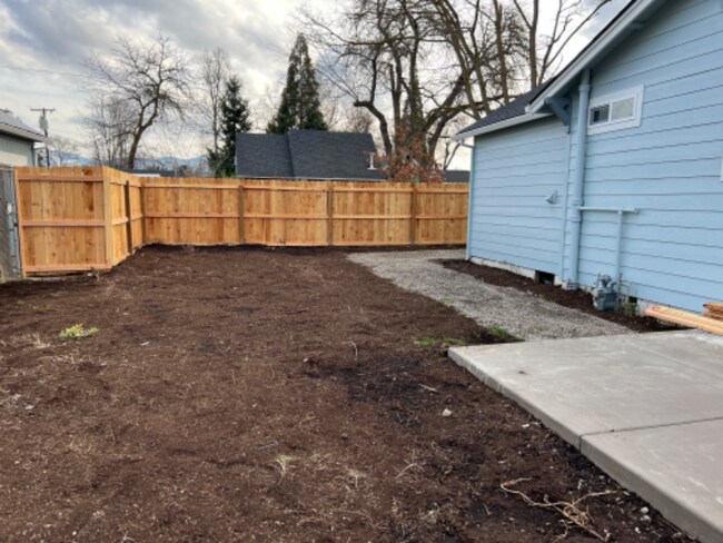 Building Photo - 31 Elm St