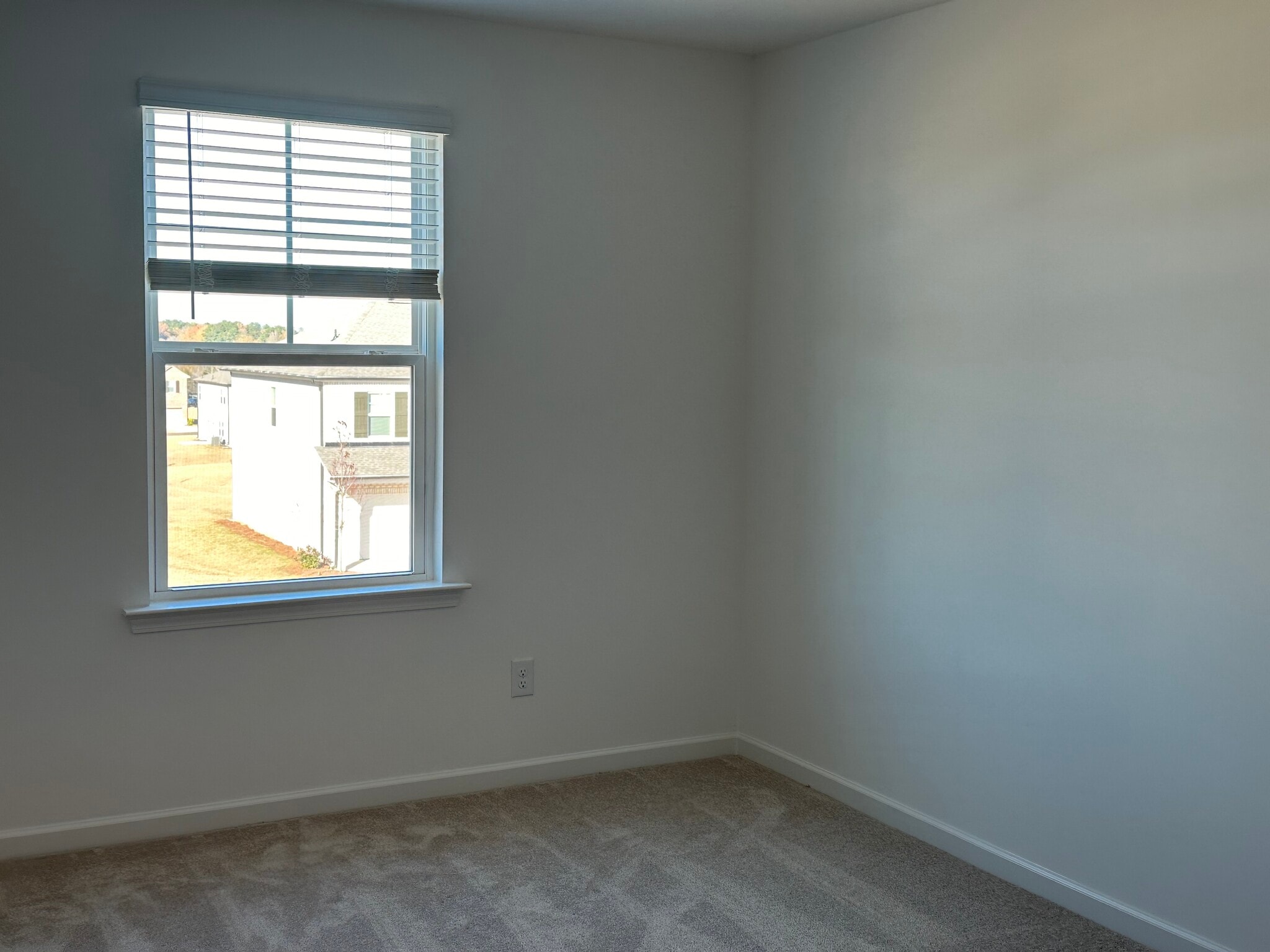 Building Photo - 1112 Holland Dr