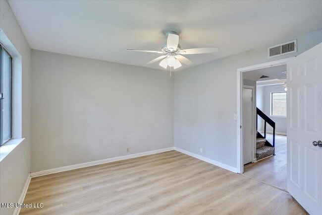 Building Photo - 167 Lakebend Cir