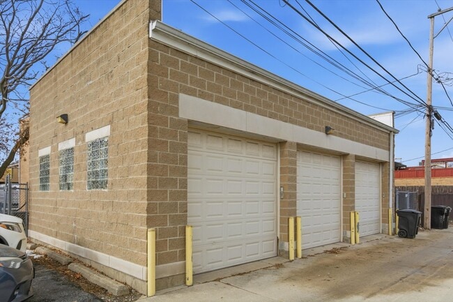 Building Photo - 5915 N Milwaukee Ave