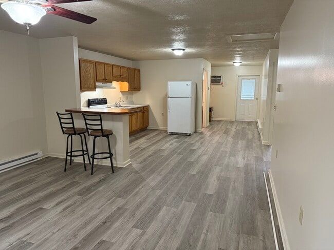 Building Photo - 201 W Main St