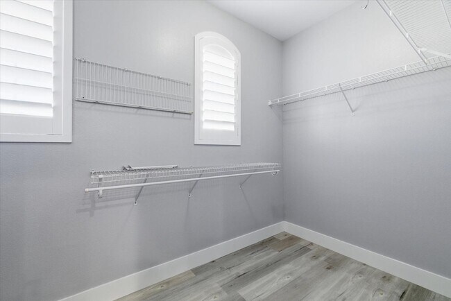 Building Photo - 972 Prestwick St