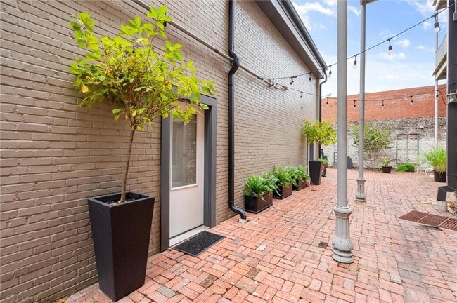 Building Photo - 412 Dauphin St