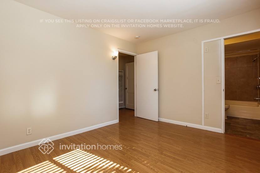 Building Photo - 2980 Rollingwood Dr