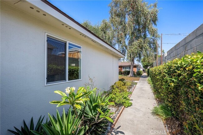 Building Photo - 8231 Deerfield Dr