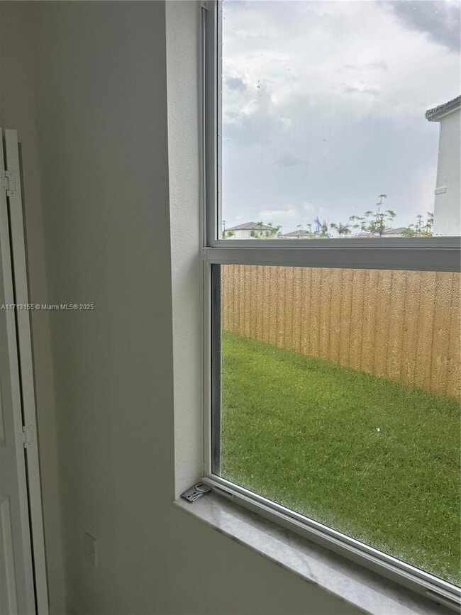 Building Photo - 2430 SE 24th St