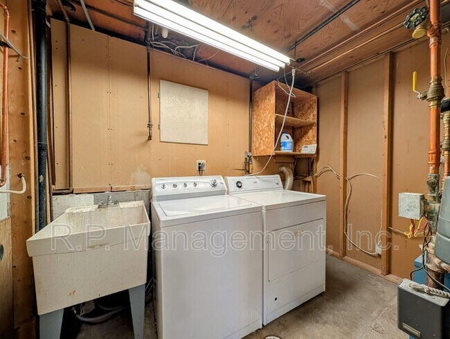 Building Photo - 26745 Freeport Ave