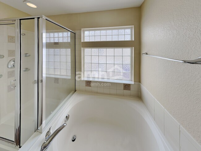 Building Photo - 5193 Cathay Ct