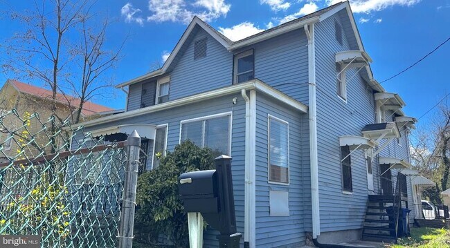 Building Photo - 613 Homestead St