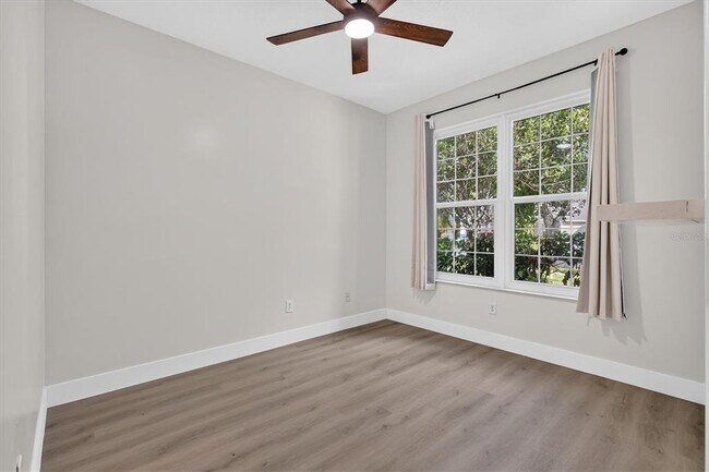 Building Photo - 10725 Banfield Dr