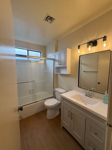 Building Photo - 12011 Rochester Ave