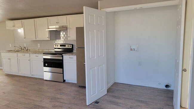 Building Photo - Totally Remodeled! 3/2