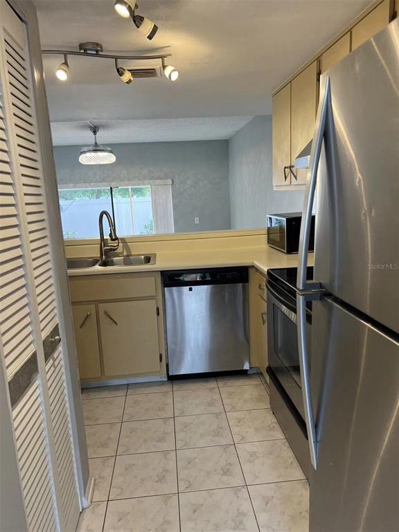 Building Photo - 5812 Windhover Dr