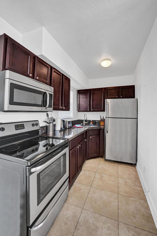 Building Photo - 335 Desoto St