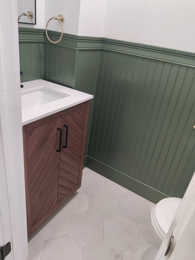 Building Photo - 1750 W Juniata St