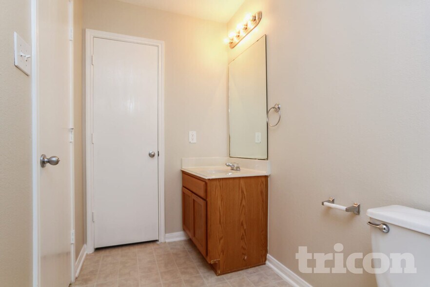 Building Photo - 3643 Fuller Bluff Dr