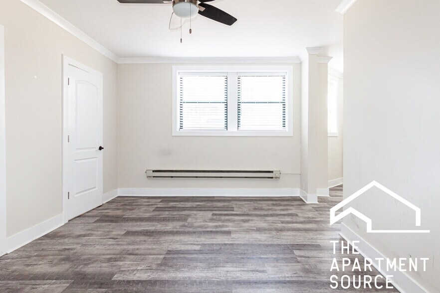 Building Photo - 3841 N Greenview Ave