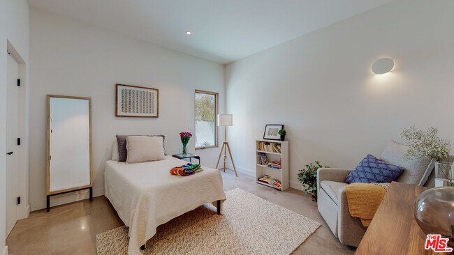 Building Photo - 4865 Wicopee Ave