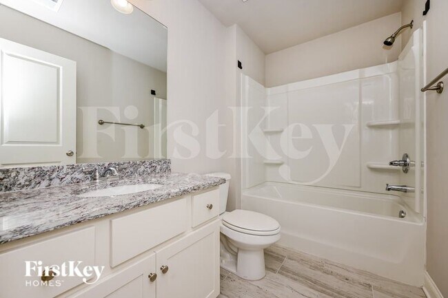 Building Photo - 215 Cheshire Dr